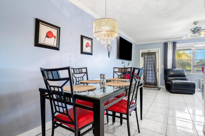  Condo & Townhome Photos