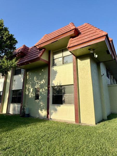  Condo & Townhome Photos