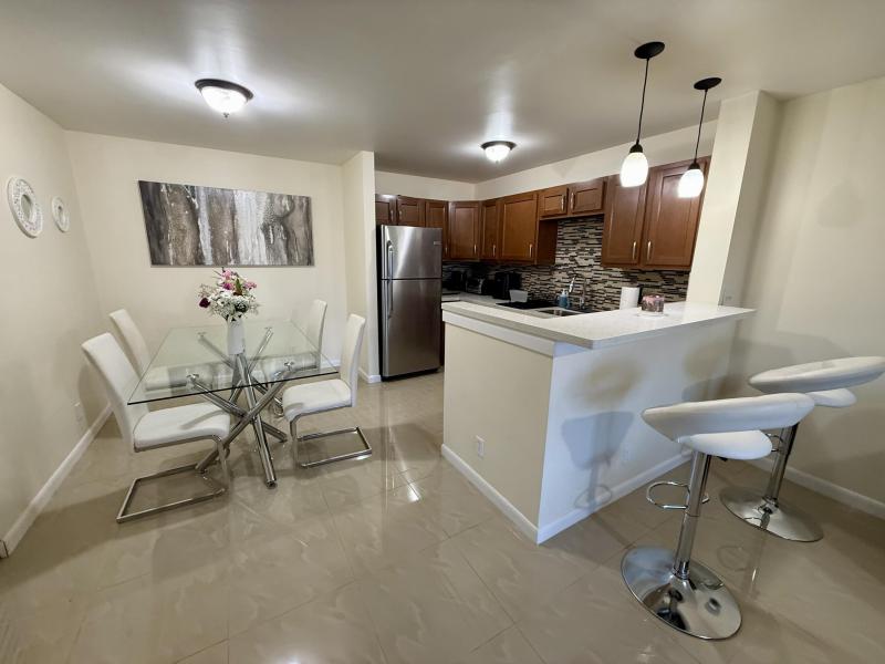  Condo & Townhome Photos