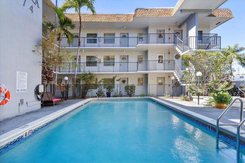  Condo & Townhome Photos