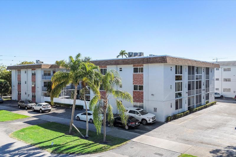  Condo & Townhome Photos