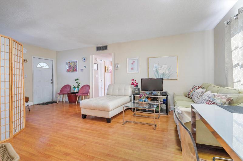  Condo & Townhome Photos