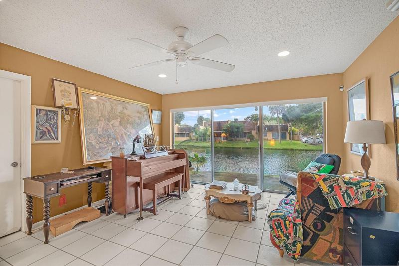  Condo & Townhome Photos