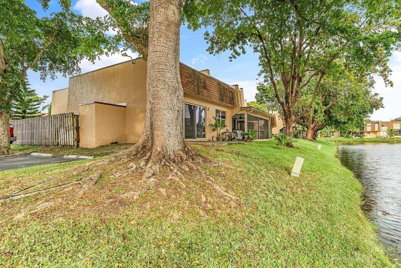  Condo & Townhome Photos