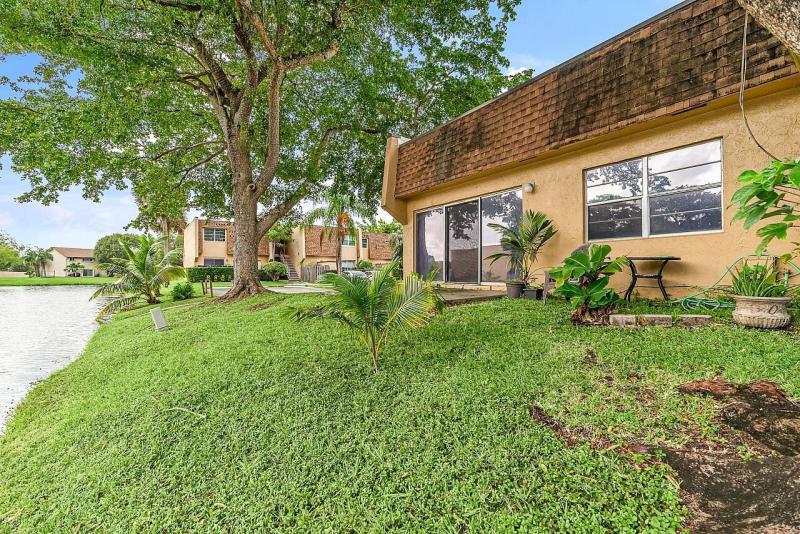  Condo & Townhome Photos