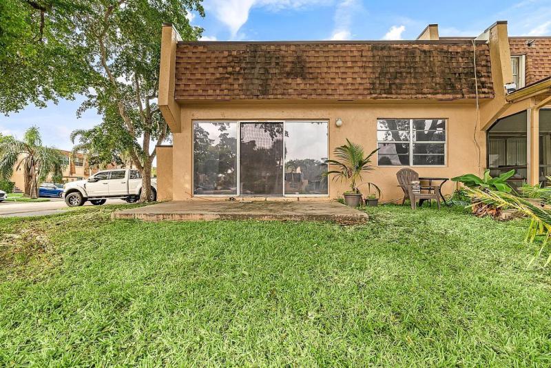 Condo & Townhome Photos