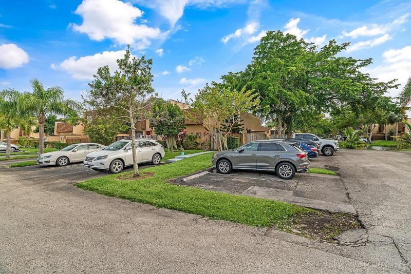  Condo & Townhome Photos