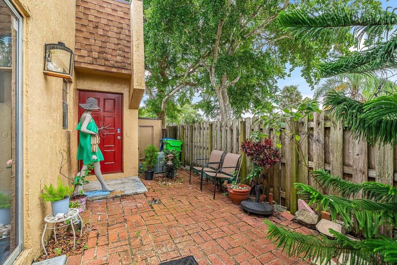  Condo & Townhome Photos
