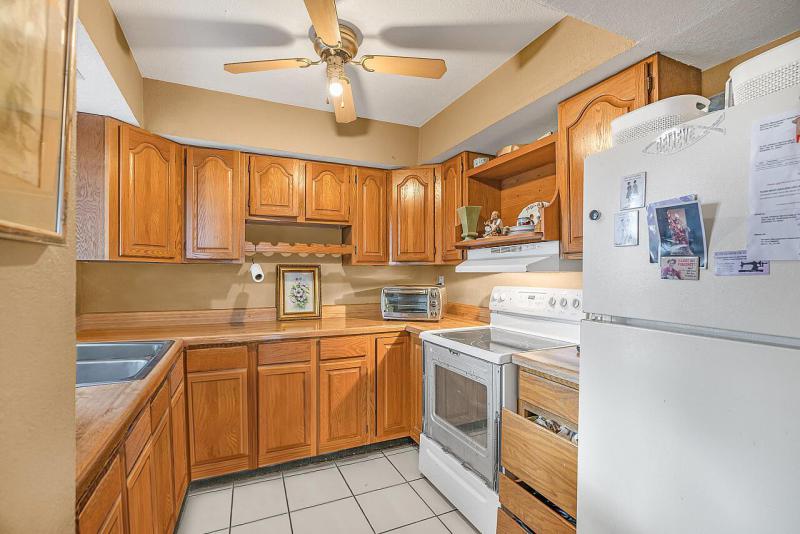  Condo & Townhome Photos