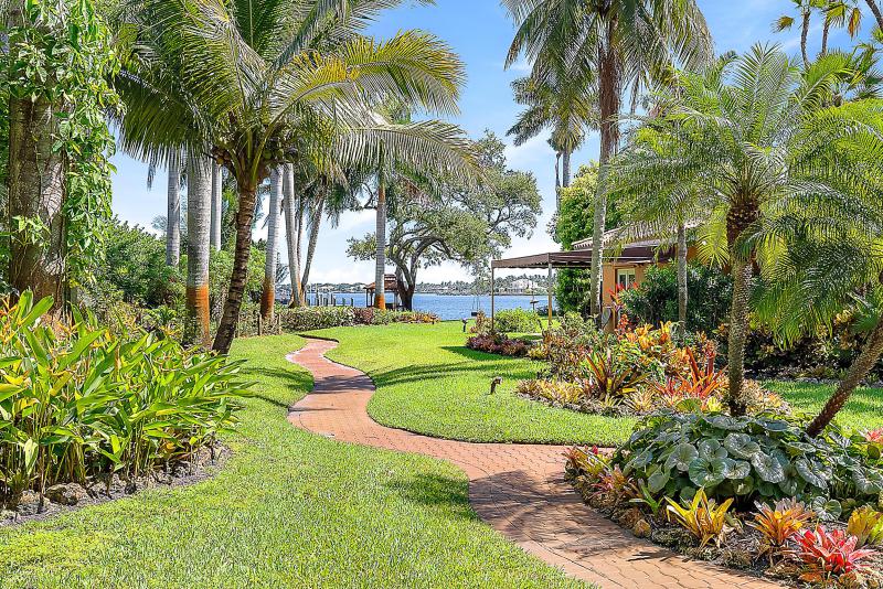  Single Family Homes Photo 12:  Jupiter,  FL 33458