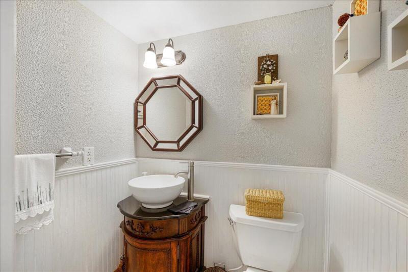 Condo & Townhome Photos