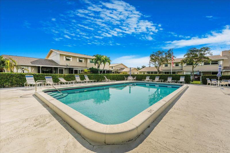  Condo & Townhome Photos