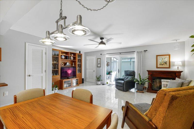  Condo & Townhome Photos
