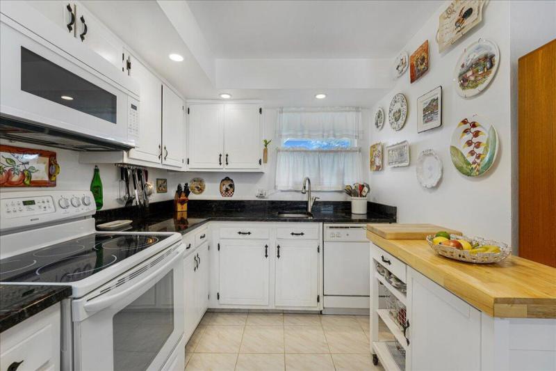  Condo & Townhome Photos