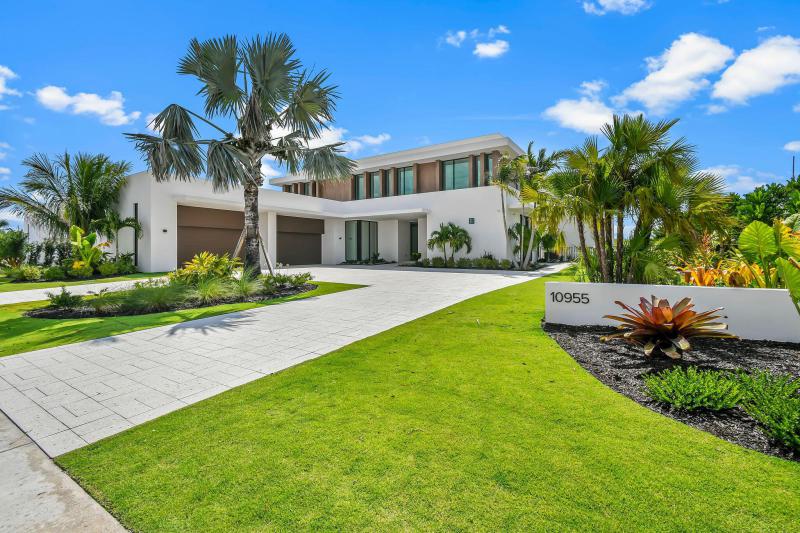 Single Family Homes Photo 2:  Palm Beach Gardens,  FL 33412