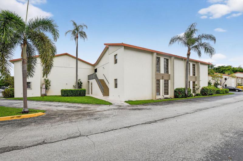  Condo & Townhome Photos