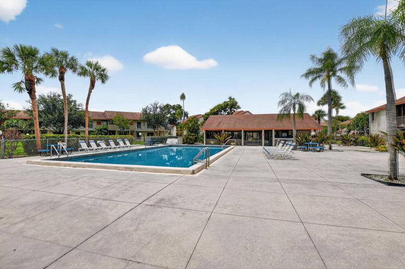  Condo & Townhome Photos
