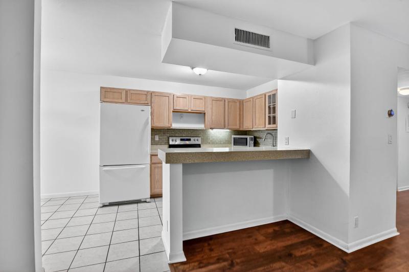  Condo & Townhome Photos