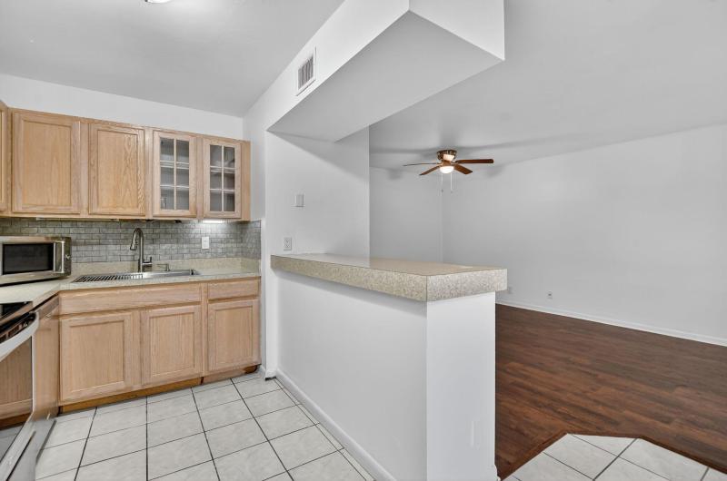  Condo & Townhome Photos