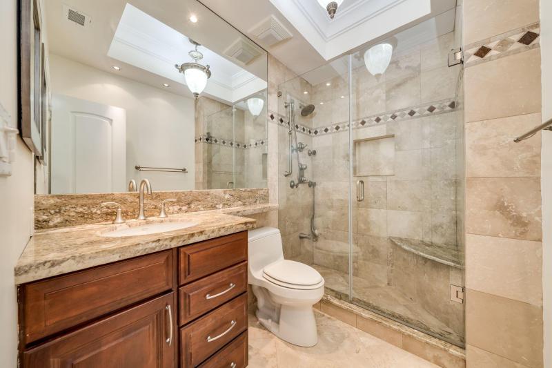  Condo & Townhome Photos