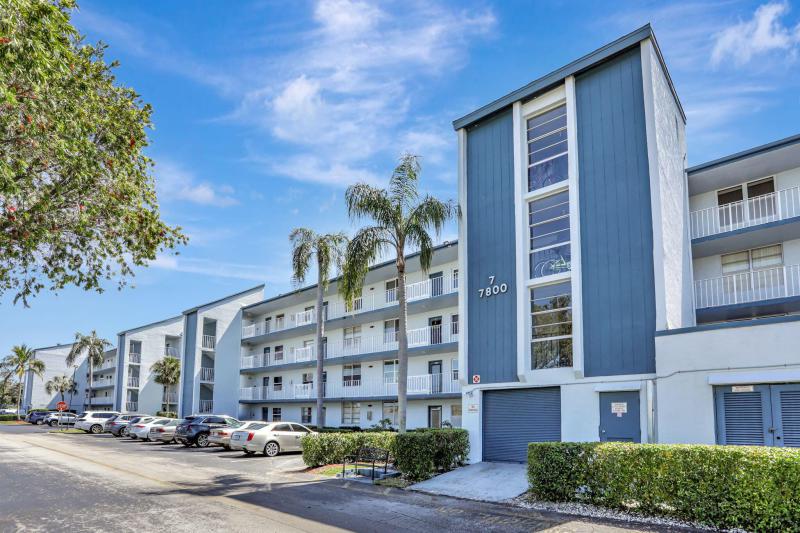  Condo & Townhome Photos