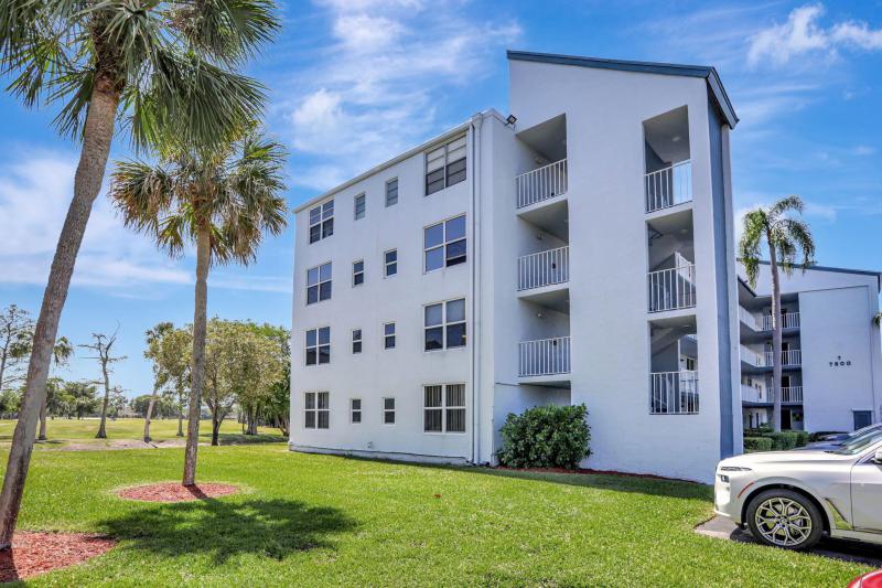  Condo & Townhome Photos