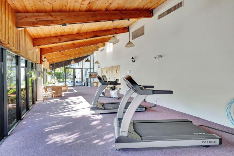  Condo & Townhome Photos