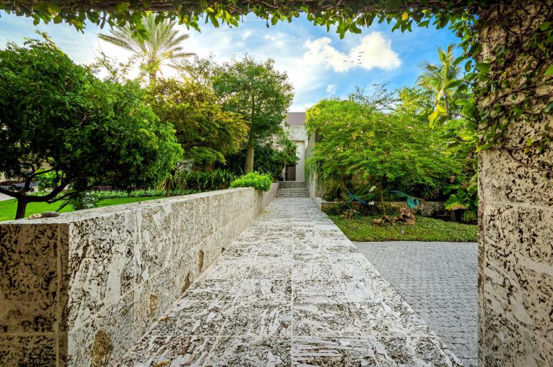  Single Family Homes Photo 68:  Manalapan,  FL 33462