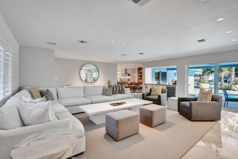  Single Family Homes Photo 11:  Deerfield Beach,  FL 33441