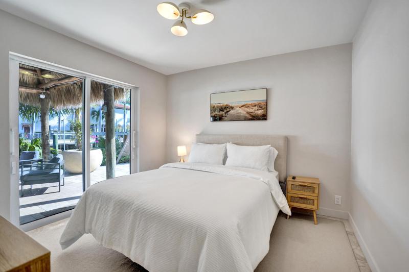  Single Family Homes Photo 33:  Deerfield Beach,  FL 33441