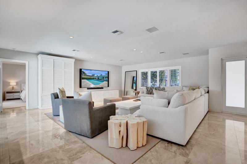  Single Family Homes Photo 9:  Deerfield Beach,  FL 33441