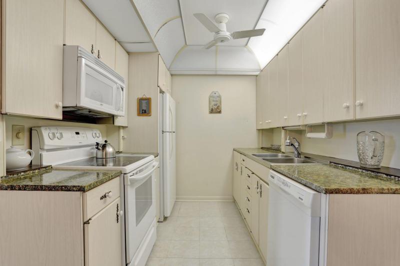  Condo & Townhome Photos