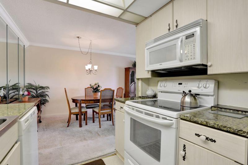 Condo & Townhome Photos