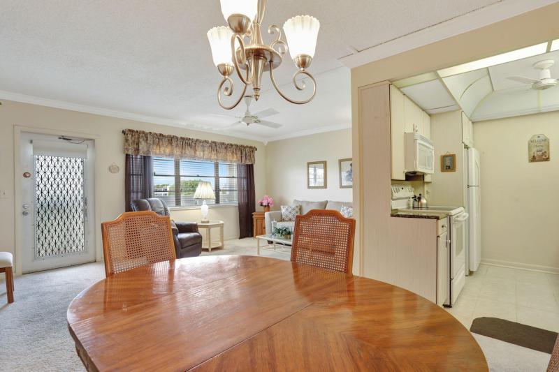  Condo & Townhome Photos