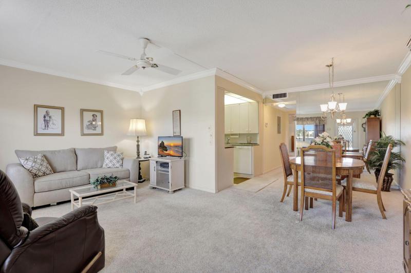  Condo & Townhome Photos