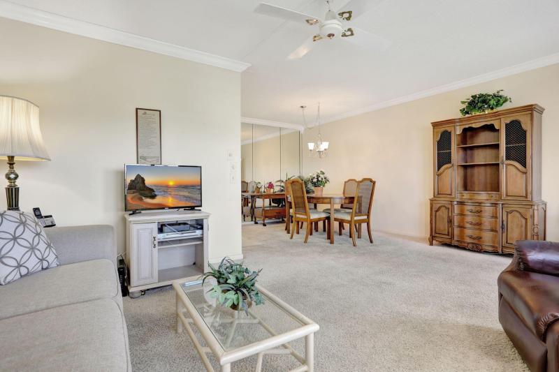  Condo & Townhome Photos