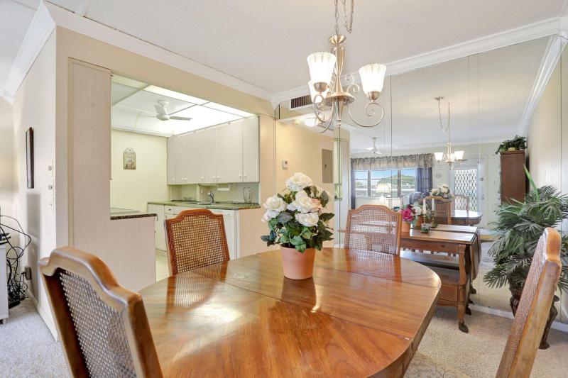  Condo & Townhome Photos