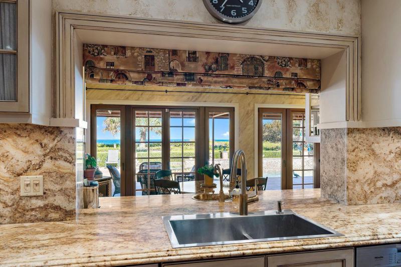  Single Family Homes Photo 12:  Hobe Sound,  FL 33455