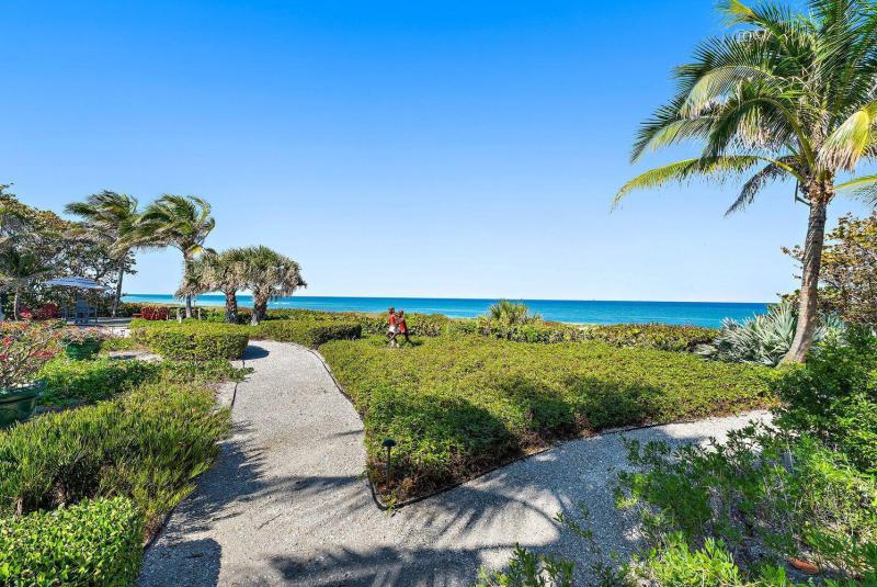  Single Family Homes Photo 25:  Hobe Sound,  FL 33455