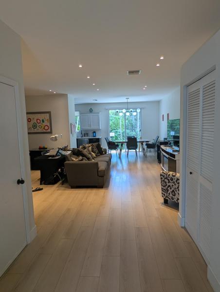  Condo & Townhome Photos