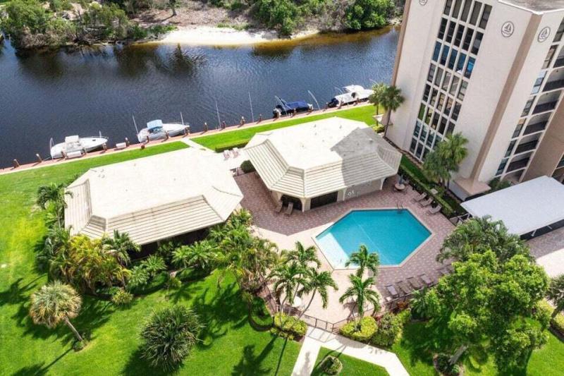  Condo & Townhome Photos