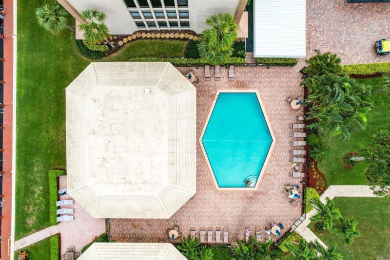  Condo & Townhome Photos