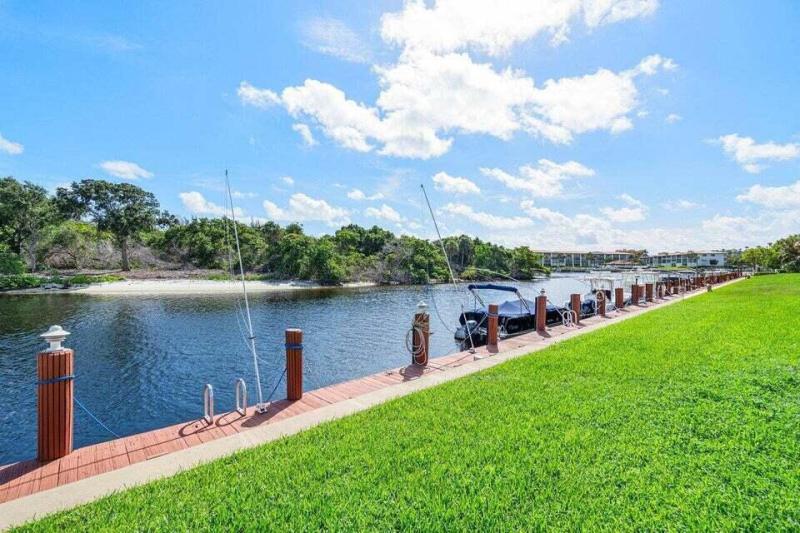  Condo & Townhome Photos
