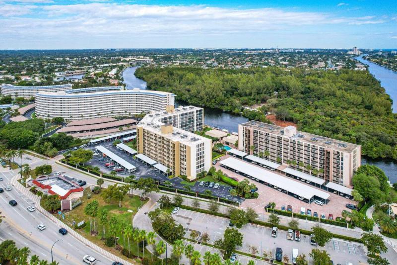  Condo & Townhome Photos