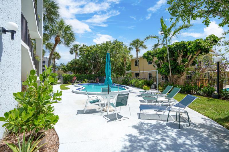  Condo & Townhome Photos