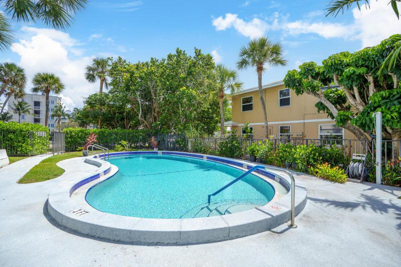  Condo & Townhome Photos