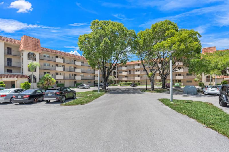  Condo & Townhome Photos