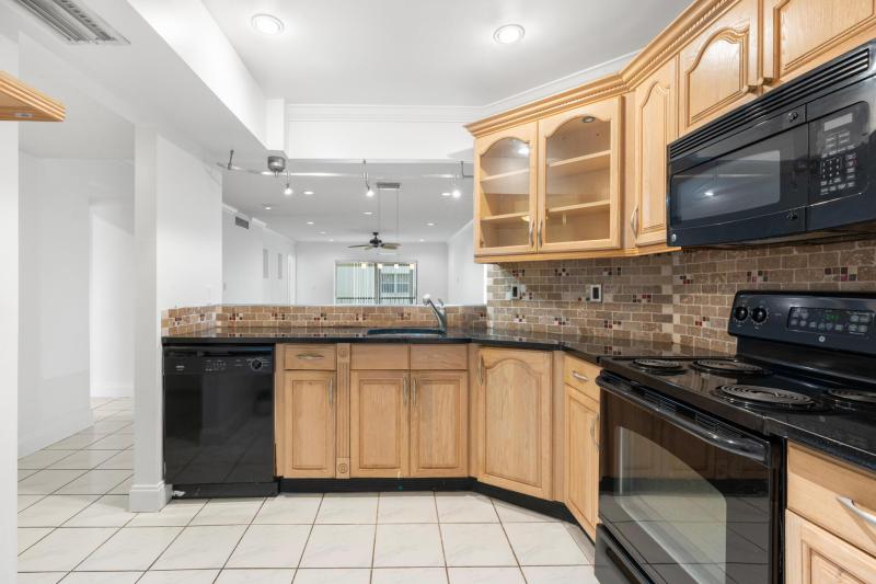  Condo & Townhome Photos