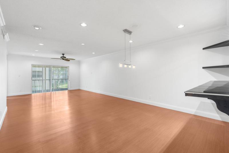  Condo & Townhome Photos