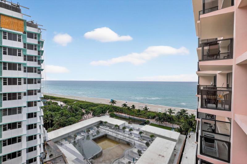  Condo & Townhome Photos